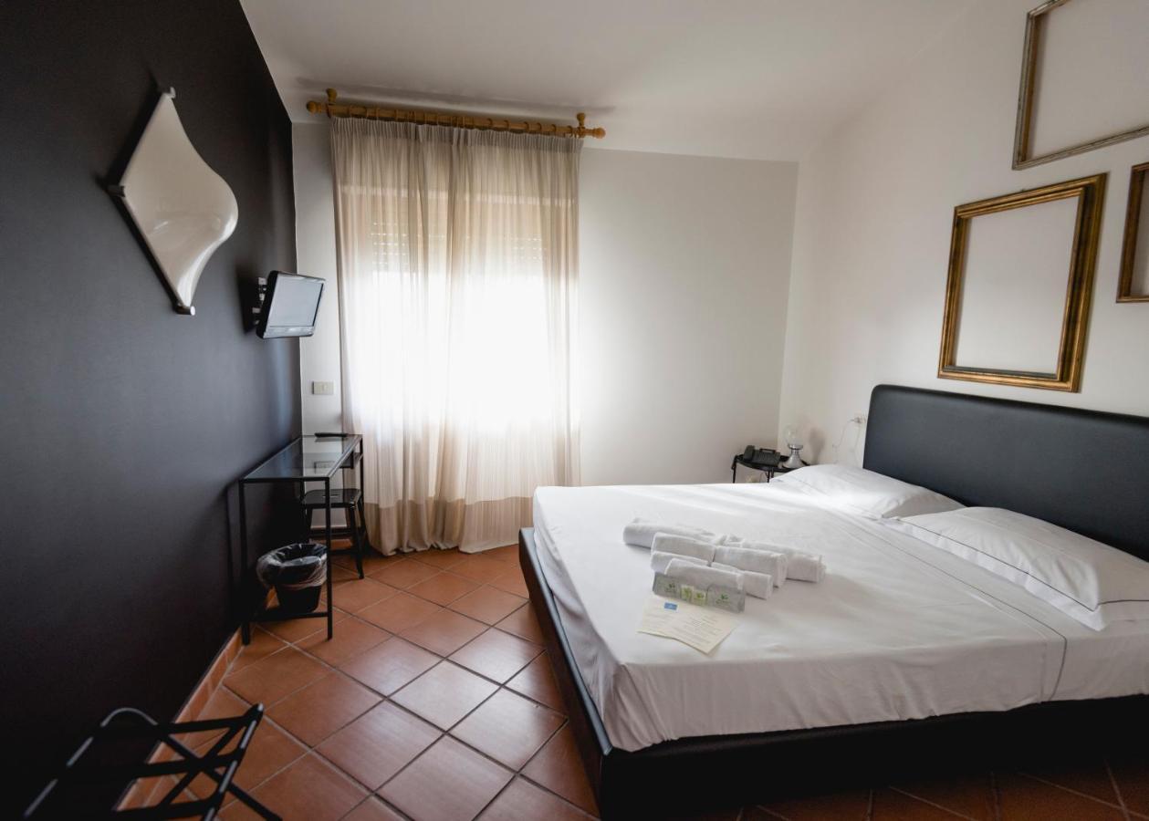 Mami Sabaudia Hotel 外观 照片