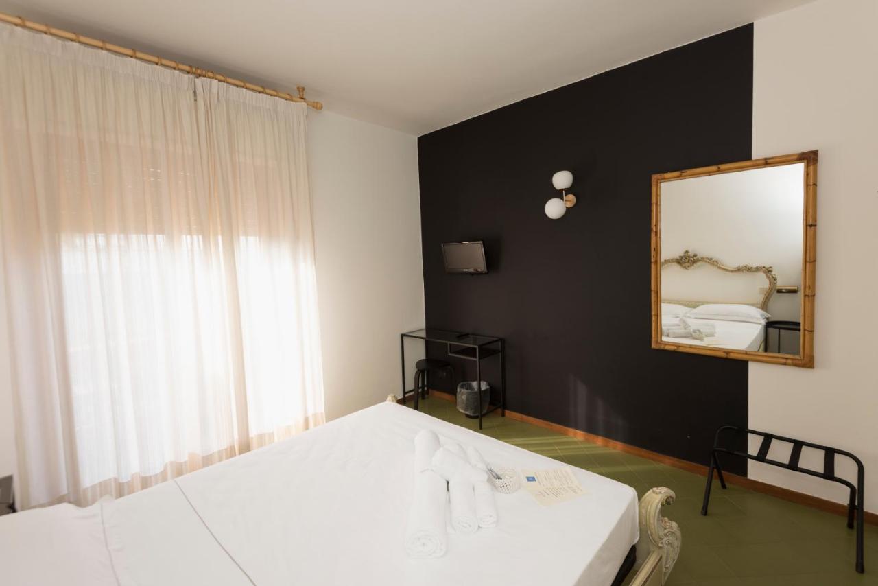 Mami Sabaudia Hotel 外观 照片